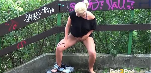  Hot Blonde Needs To Pee In The Park